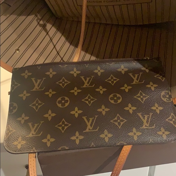 Louis Vuitton Neverfull Monogram with wristlet - Picture 10 of 12